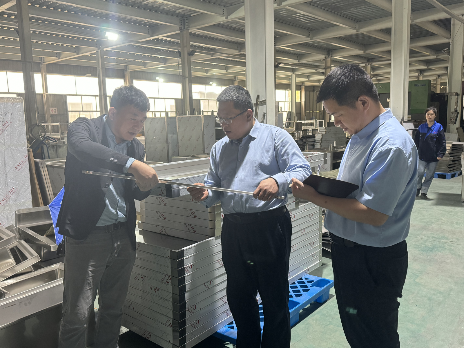 临淄农商银行为辖内朱台镇厨房产业集群企业量身定制“厨易贷”.png