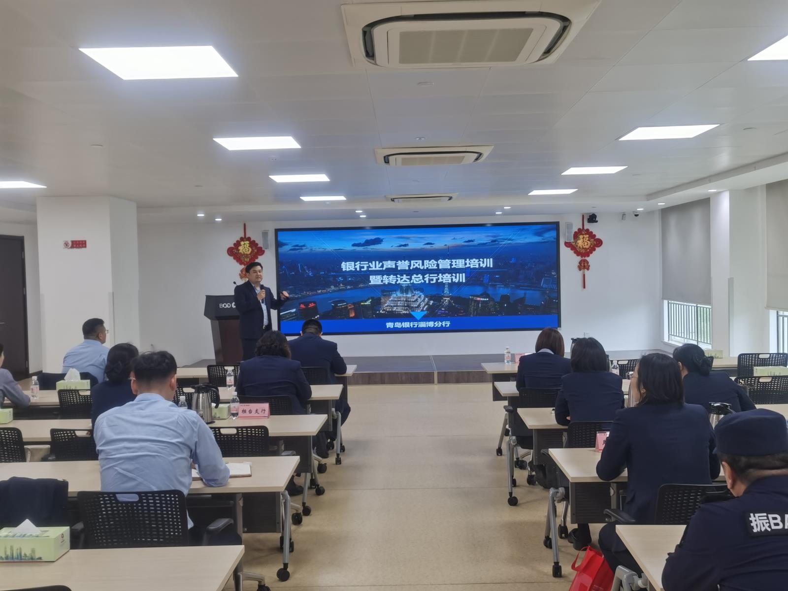 会议照片1.jpg 会议照片1.jpg
