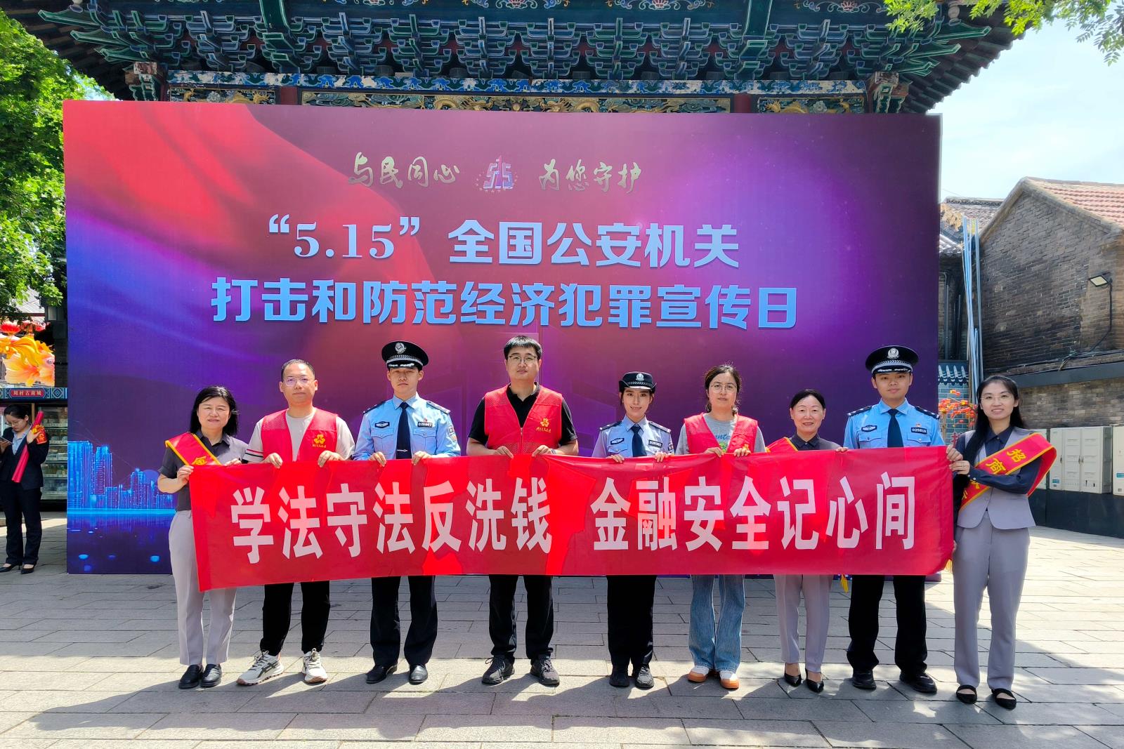 活动合影.jpg 活动合影.jpg