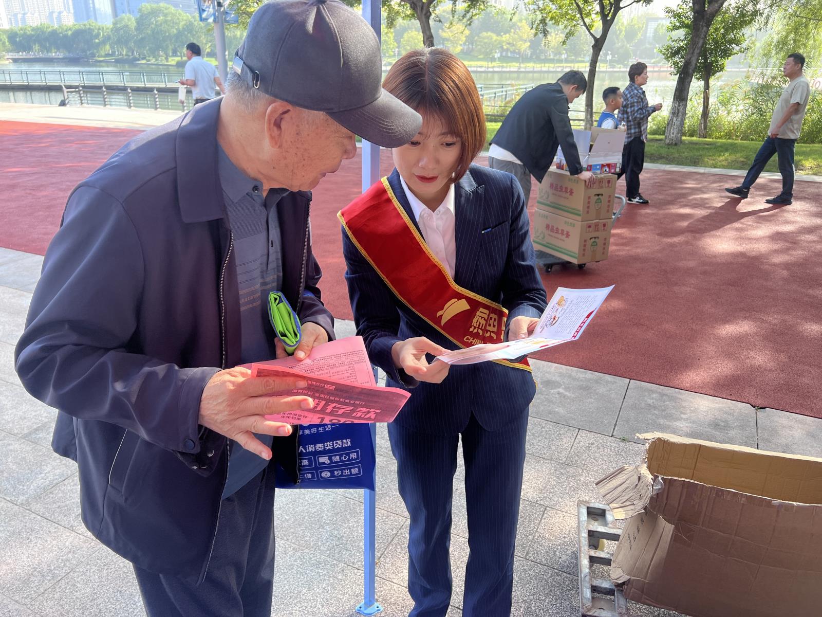 展览会1.jpg 展览会1.jpg