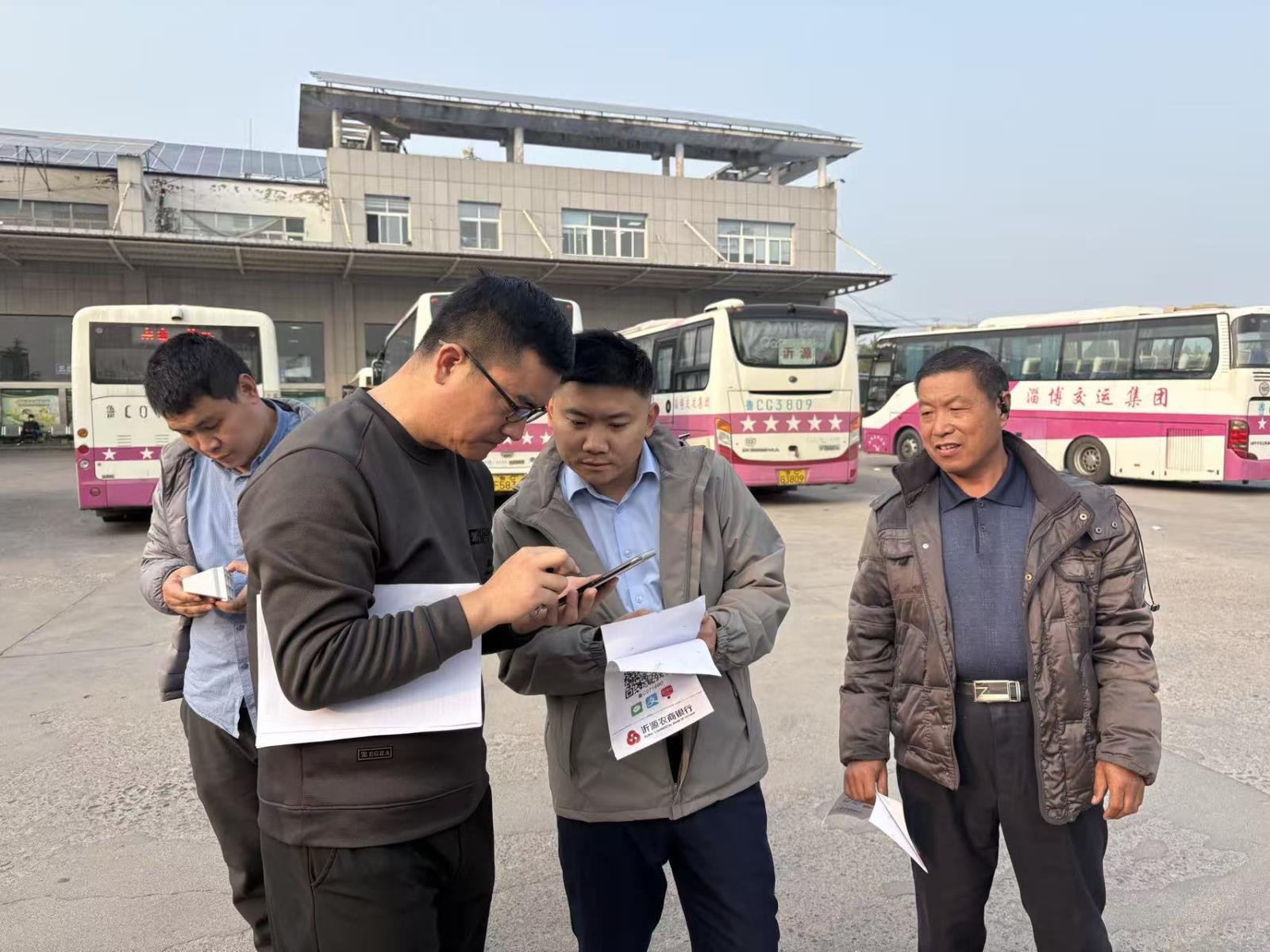 公交车安装二维码照片.jpg