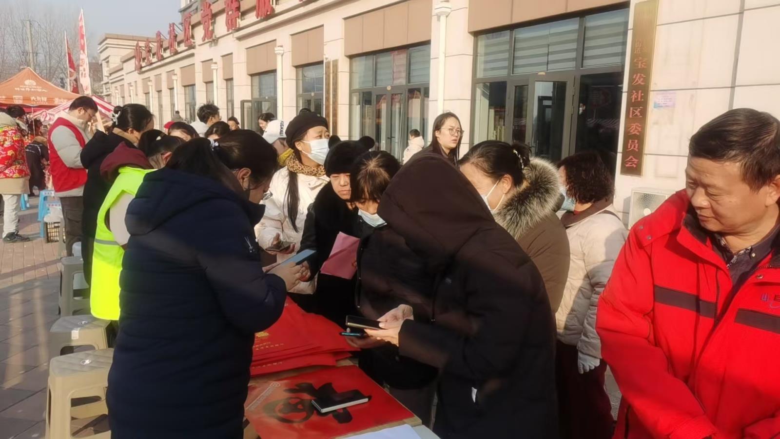 桓台农商银行送福进社区.jpg 桓台农商银行送福进社区.jpg