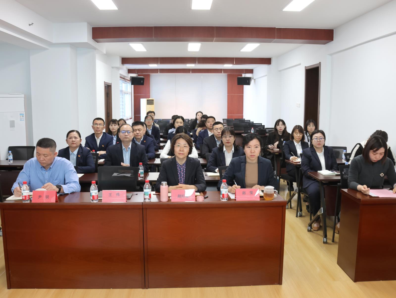 总会场.jpg 总会场.jpg
